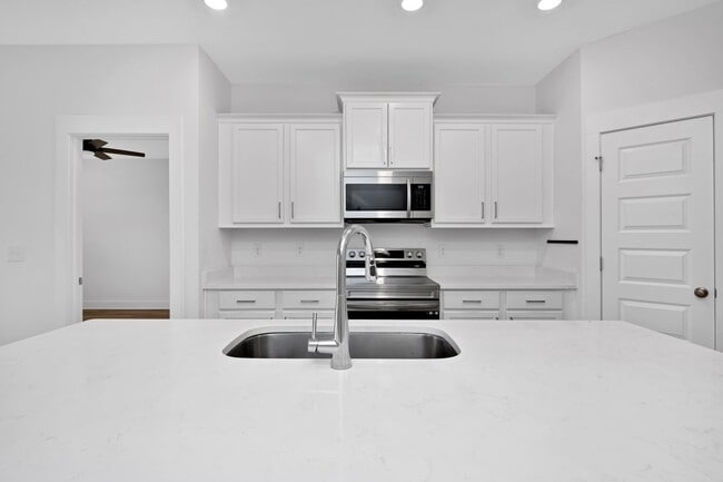 Building Photo - Stylish 3-Bedroom Pensacola Home with Hardwood Floors & Stainless Appliances