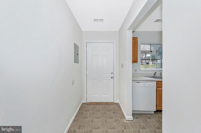 Building Photo - 10247 Redtail Ct