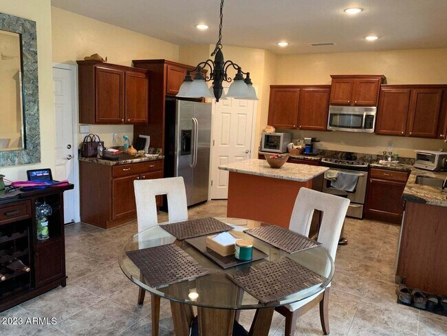 Foto del edificio - 2113 Kathleen Rd