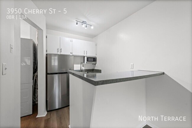 Building Photo - 3950 N Cherry St
