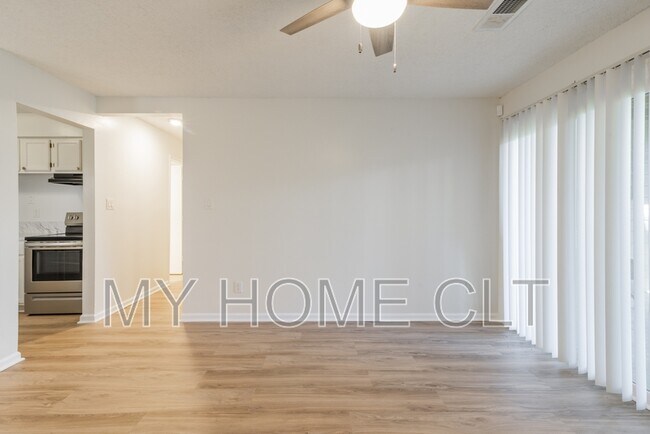 Photo - 2539 Stockbridge Dr Apartment