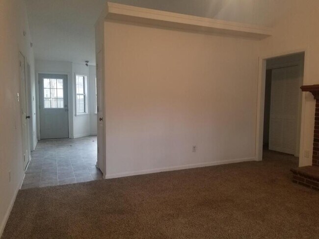 Foto del edificio - 135 Liberty Ln