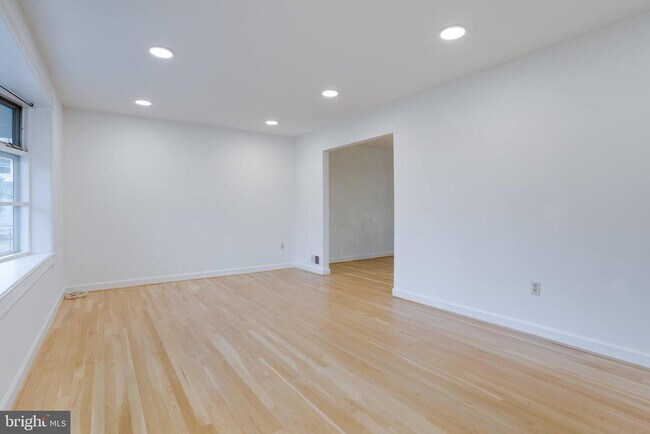 Foto del edificio - 8122 Truro Ct