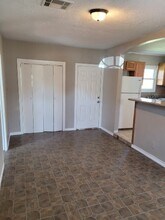 Building Photo - 500 Bluebonnet Dr