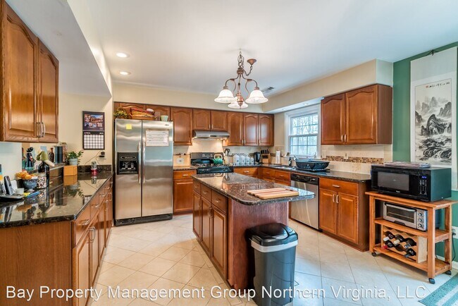 Foto del edificio - 3 br, 3.5 bath House - 8820 EAGLE ROCK LN