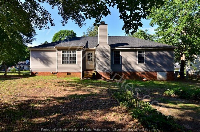 Building Photo - 15 Garrington Court Chapin SC 29036