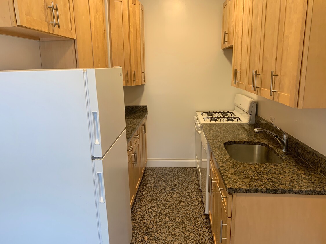 Primary Photo - 119 Carpenter Ave