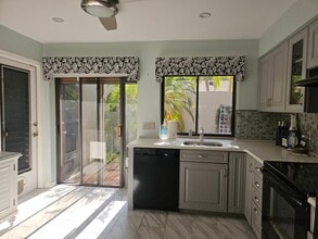 Building Photo - 5889 Sand Oak Dr