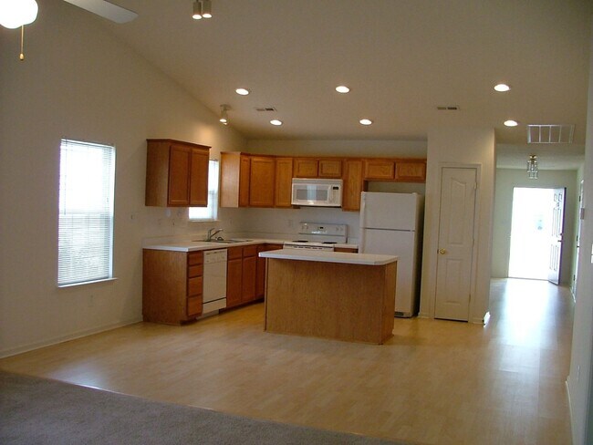 Building Photo - 140 Springwood Ln