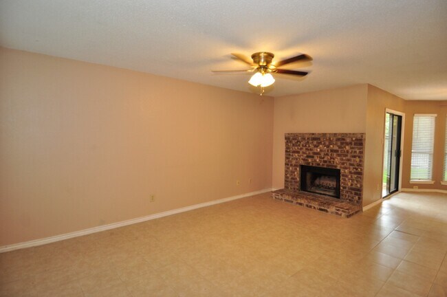 Foto del edificio - 13405 Saddlebrook Trail