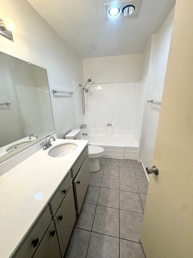 Foto del edificio - Ralston Village Remodeled Condo