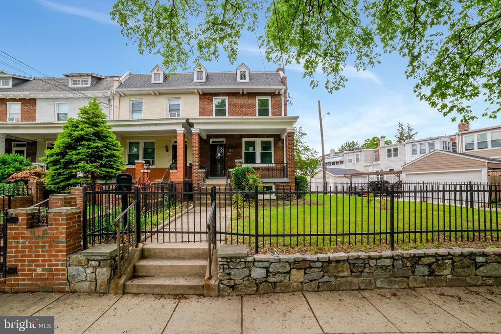 Primary Photo - 330 Missouri Ave NW