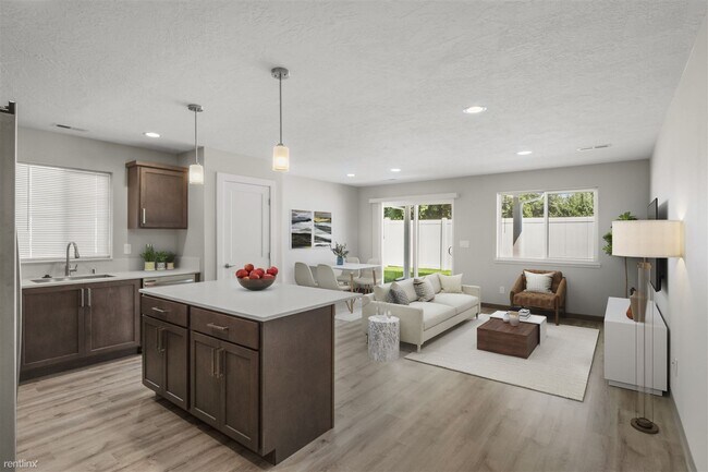 Foto del edificio - 3 br, 2 bath Duplex - 706 N Jones Ln