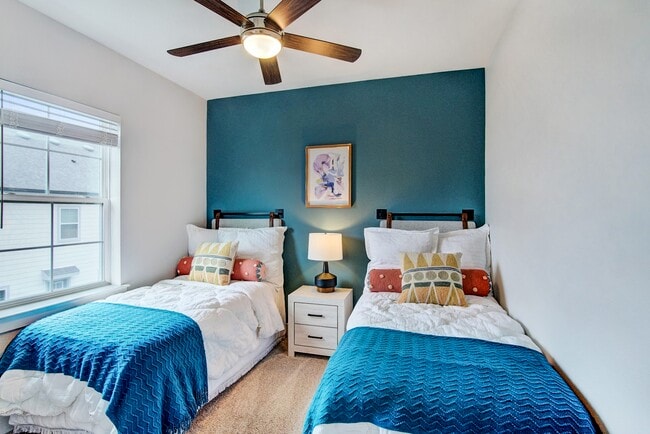Foto del edificio - 28325 Birnham Woods Dr
