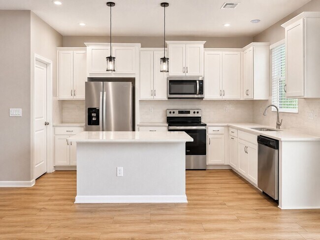 Foto del edificio - Like New Avalon Park Townhouse