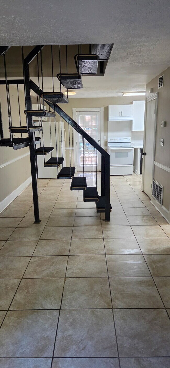 Foto del edificio - Two Bedroom Home, Recently Renovated