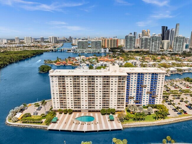 Foto del edificio - 400 Kings Point Dr