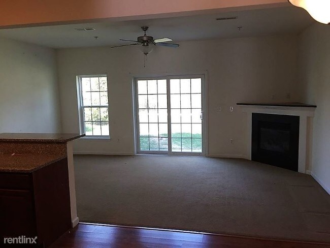 Building Photo - 202 Brownstone Ct