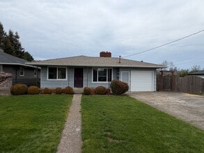 Building Photo - 696 SE Miller Ave