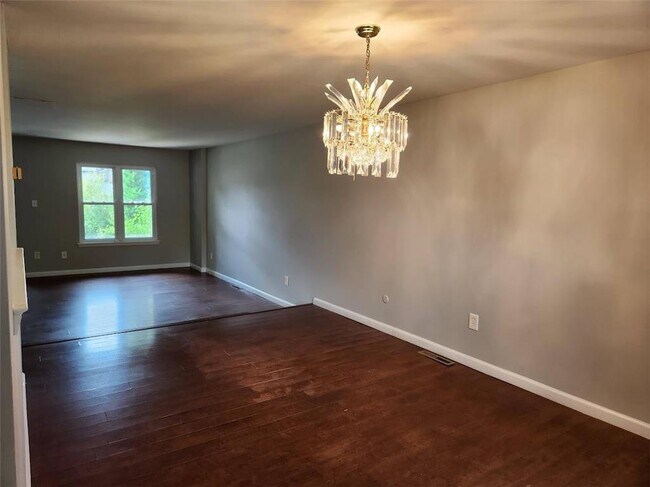 Foto del edificio - 1621 Shiloh Ct