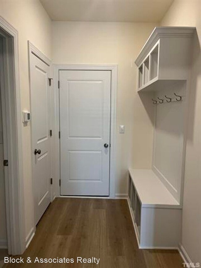 Building Photo - 4 br, 3.5 bath House - 7011 Gentle Pines P...