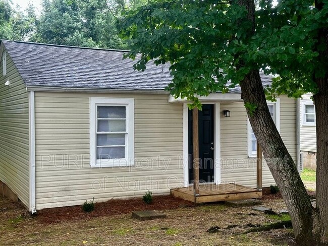 Photo - 928 Dixie St House