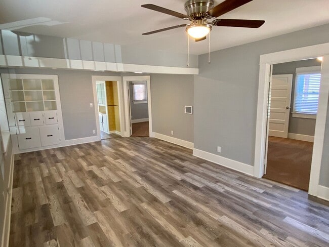 Building Photo - Charming 2 Bedroom Craftsman House w/Porch...