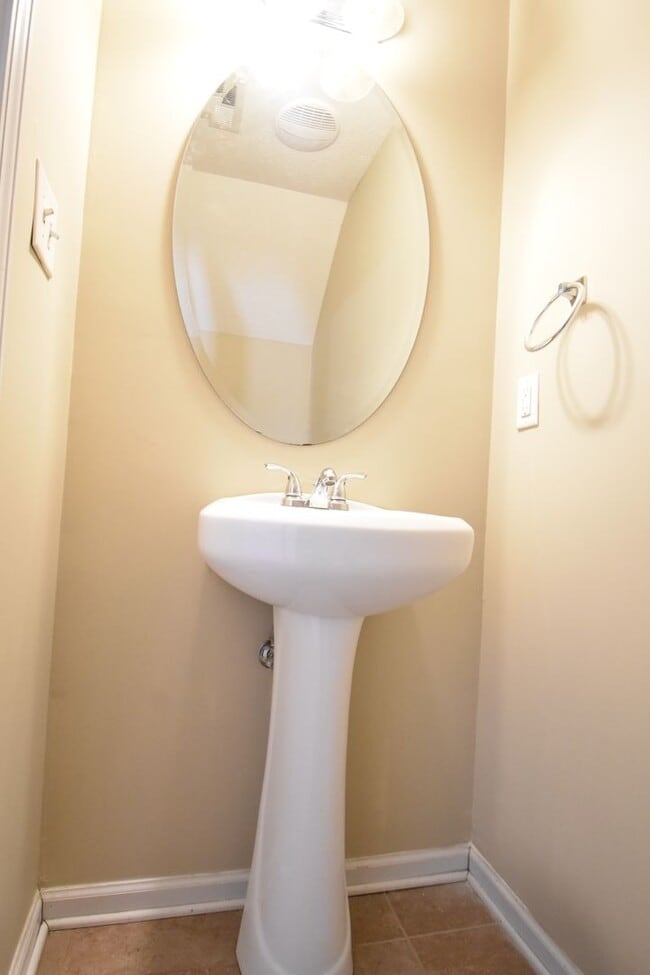 Foto del edificio - 3 Bedroom and 2.5 Bath Home (No Pets)