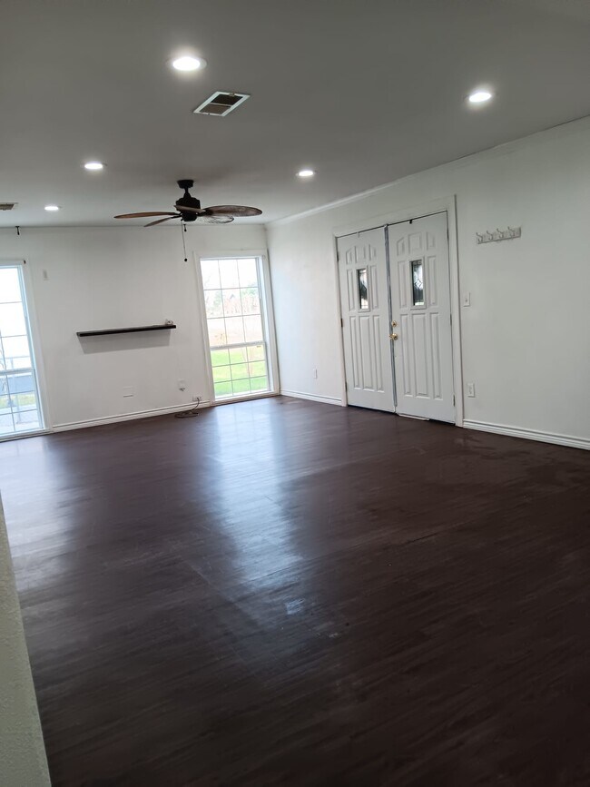 Foto del edificio - 3305 Parrott Ave