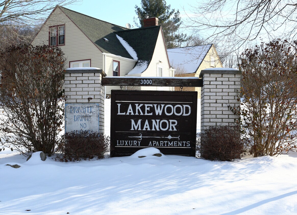 Lakewood Manor Apartments Hermitage, PA