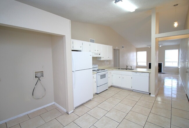 Building Photo - Coming 9/12! Spacious 2-Bedroom, 1-Bath Du...