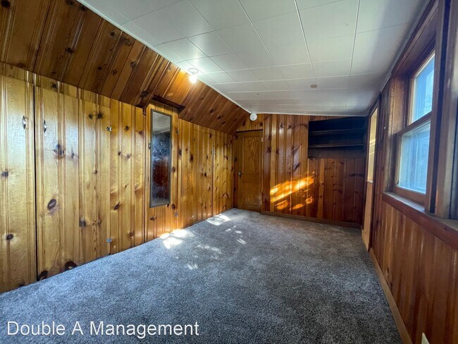 Building Photo - 3 br, 1.5 bath House - 303 Walnut St.