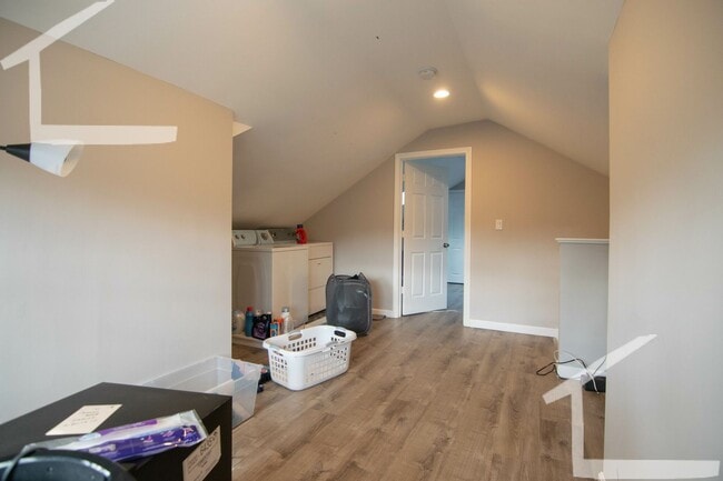 Building Photo - Long Ave 5-Bed