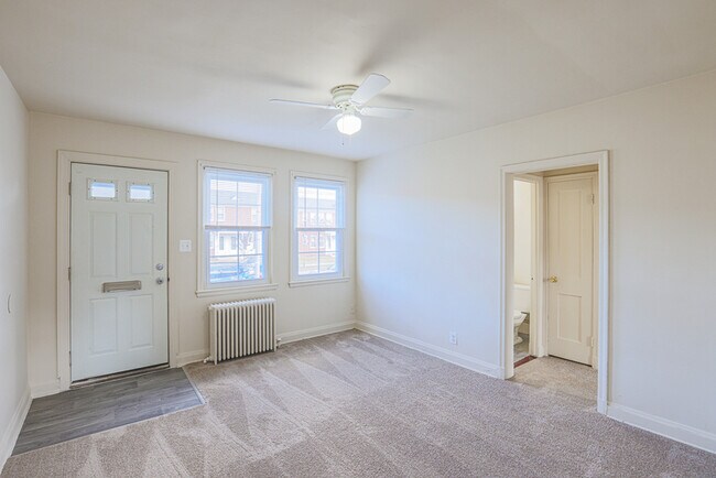 Building Photo - 1052 Stoll St