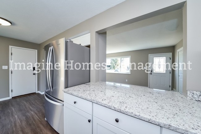 Building Photo - 2283 Gary Dr