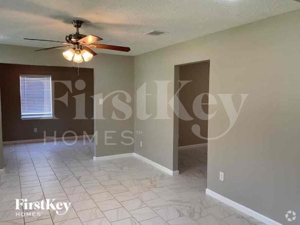 Building Photo - 4909 Green Willow Ln