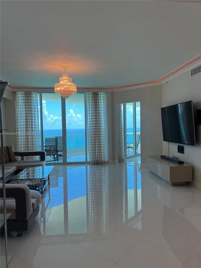 Building Photo - 16051 Collins Ave