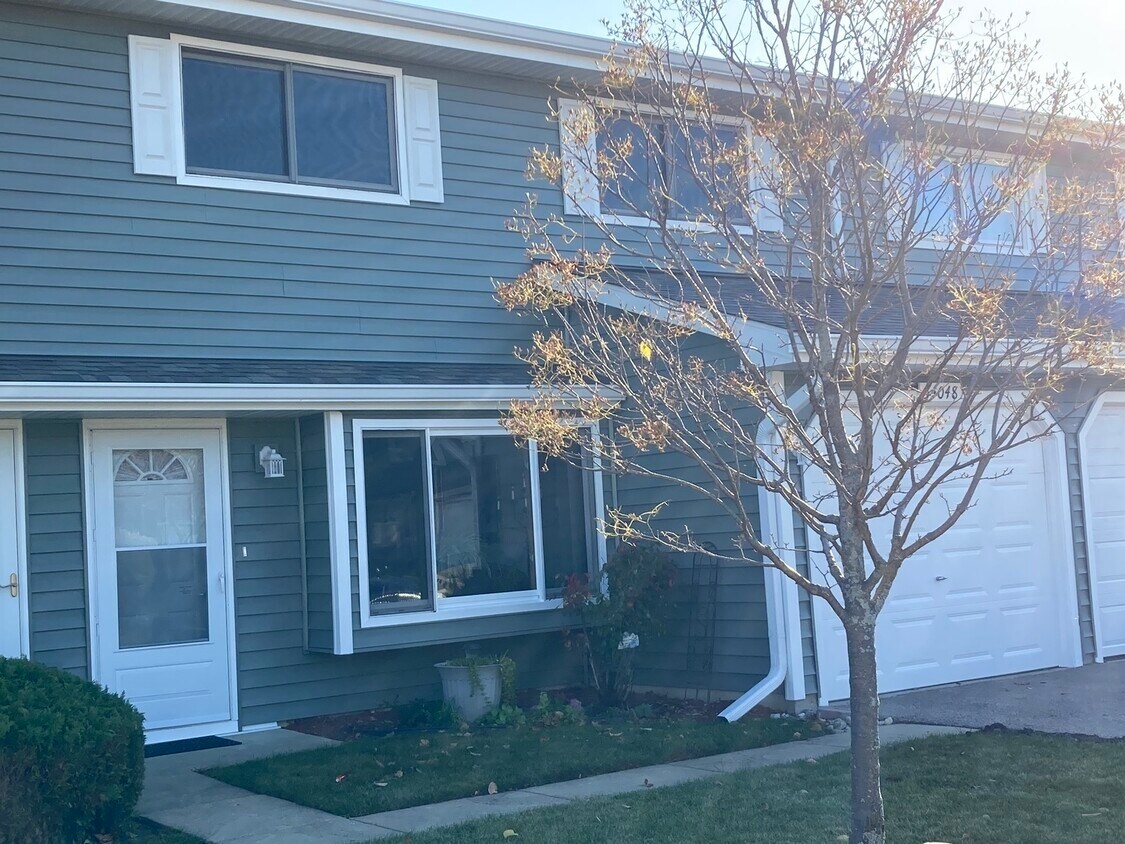 34048 White Oak Ln, Gurnee, IL 60031 Townhome Rentals in Gurnee IL