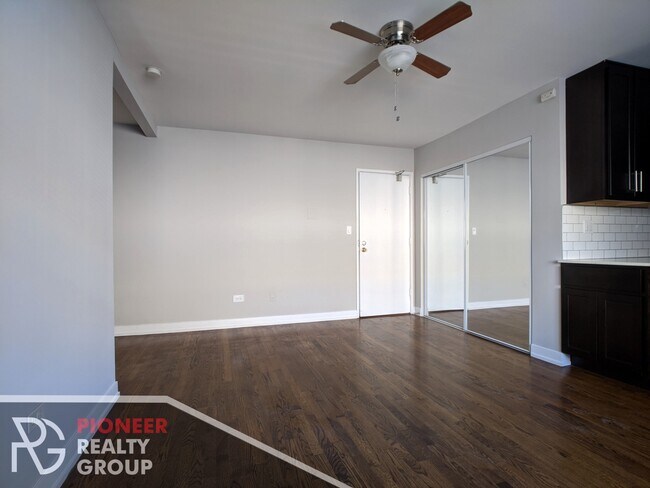 Foto del edificio - 524 W Oakdale Ave