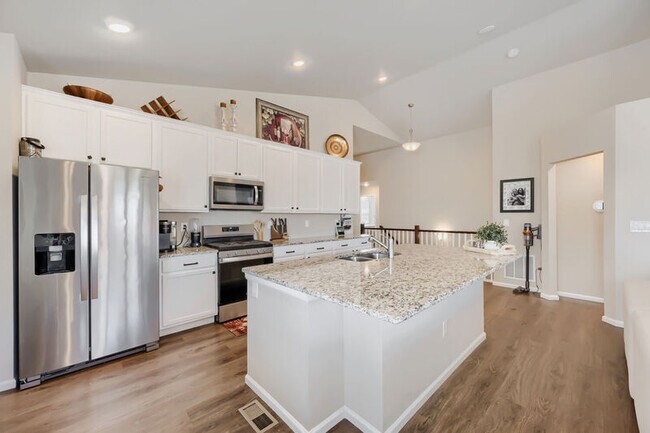 Building Photo - 10554 Rolling Peaks Dr