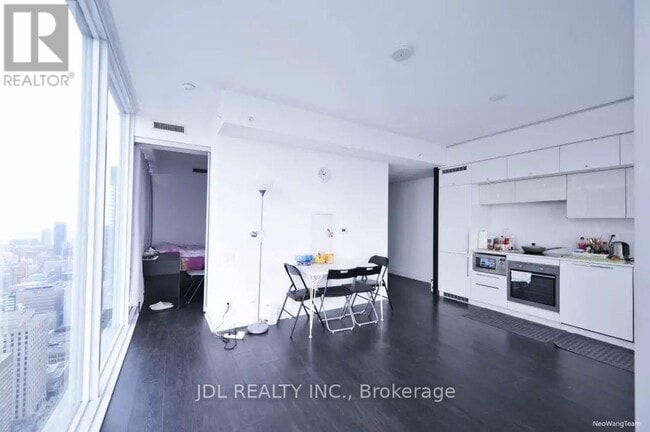 Building Photo - 15-4415 Grenville St