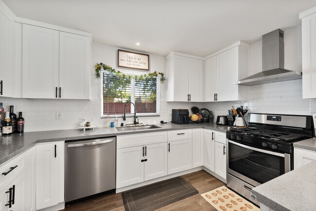 Building Photo - 1406 Duarte Cir