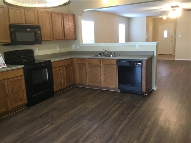 Foto del edificio - 25018 Longbranch Run