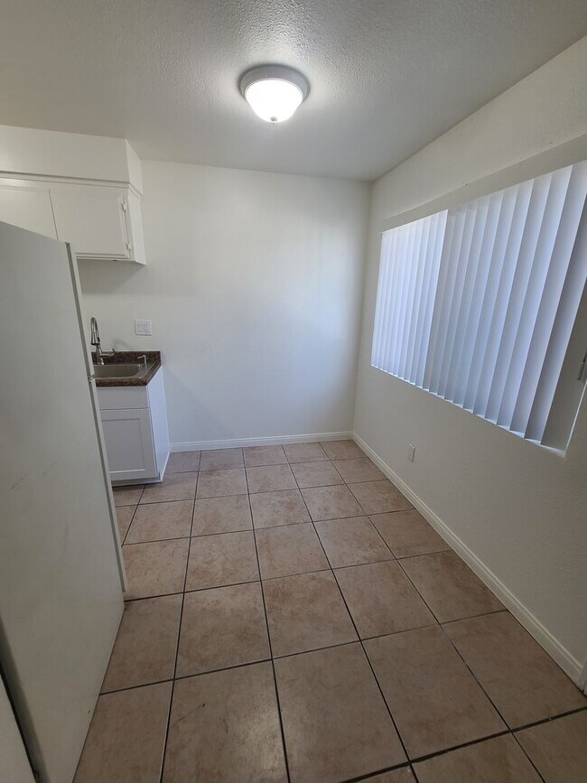 Foto del edificio - 723 N Grape St