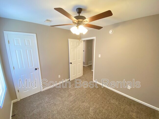 Foto del edificio - 5058 Bowdoin Dr