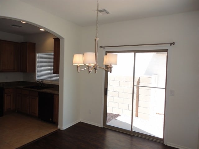 Building Photo - 4647 E Laurel Ave