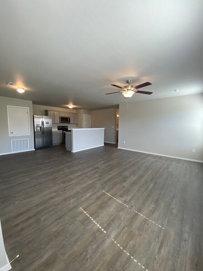 Foto del edificio - *Pre-leasing* Three Bedroom | Two Bathroom...