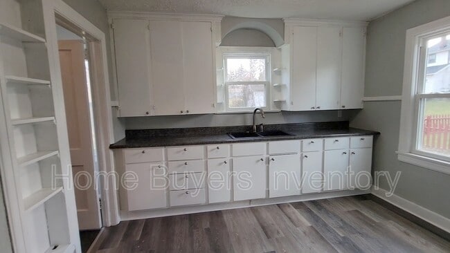 Building Photo - 3735 Elbertus Ave