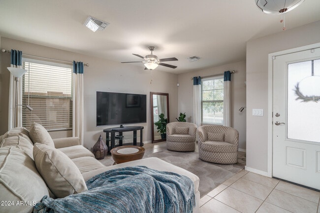 Building Photo - 3825 S 79th Dr