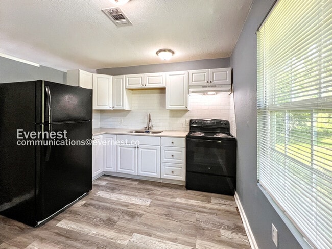 Building Photo - 40 Hiland Pl